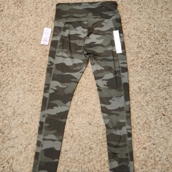Ultra soft high waist camo leggings  Wild Fable Target NWT Size Varies - Picture 6 of 7